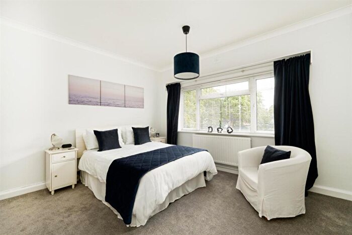 2 Bedroom Apartment For Sale In Hermon Hill, Wanstead, E11
