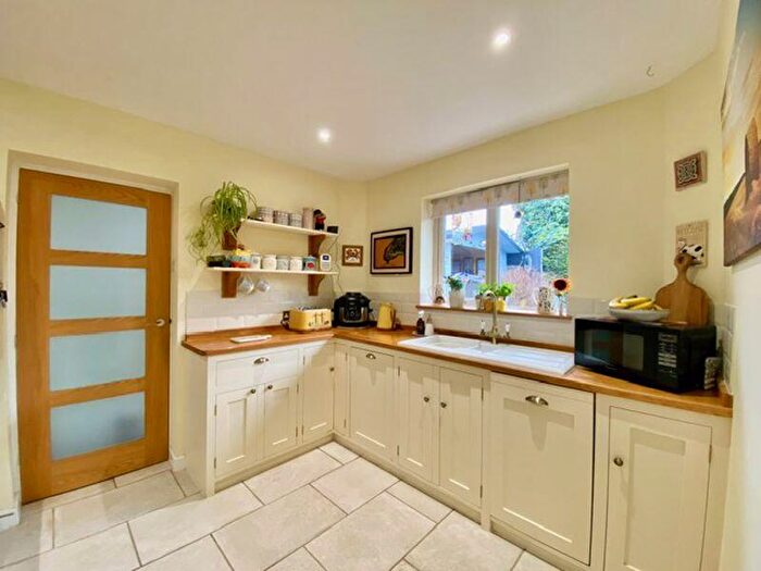 3 Bedroom Detached Bungalow For Sale In Stunning And Spacious Bungalow - Excellent Location, NG33