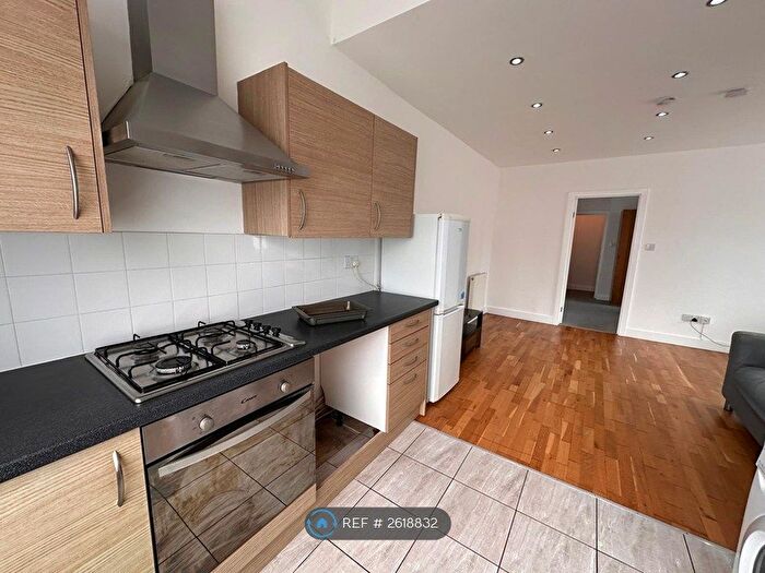 1 Bedroom Flat To Rent In Donkin Hill, Caversham, Reading, RG4