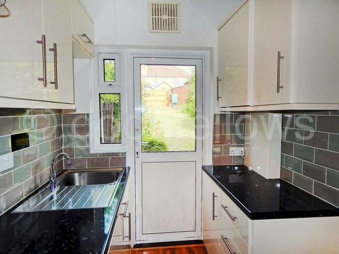 4 Bedroom House To Rent In Lynmouth Avenue, Morden, Surrey, SM4