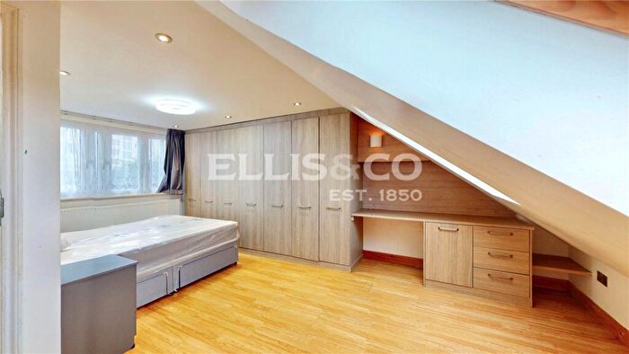 4 Bedroom Semi Detached House To Rent In Greenway Close, London, NW9