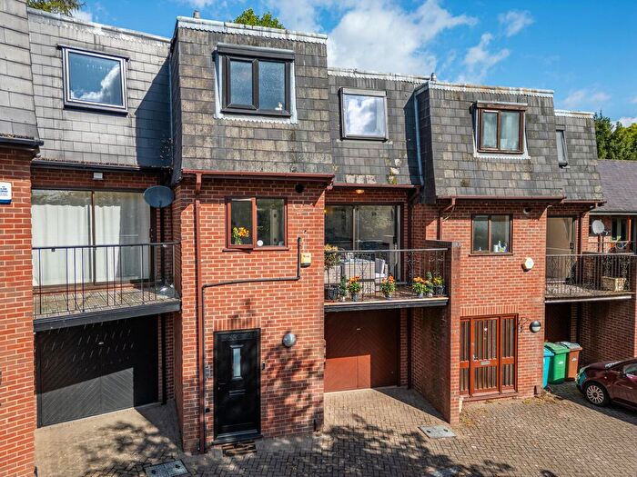 3 Bedroom Town House For Sale In Kenilworth Court, Nottingham, NG7
