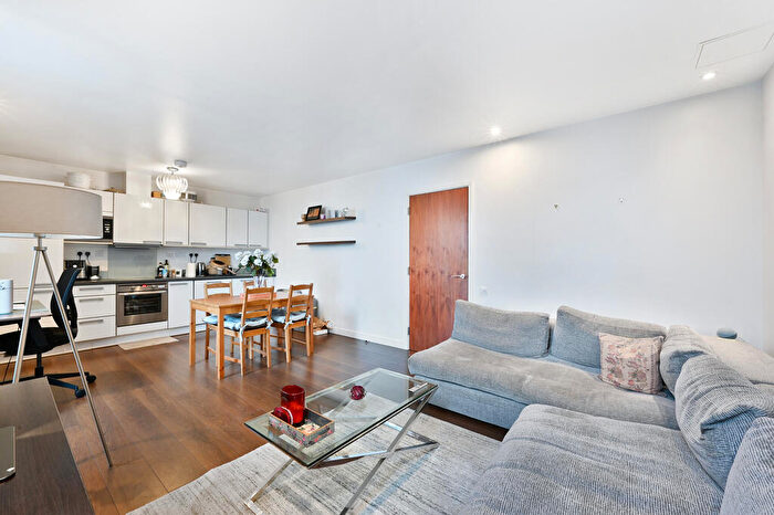 1 Bedroom Flat To Rent In Lumiere Apartments, SW11