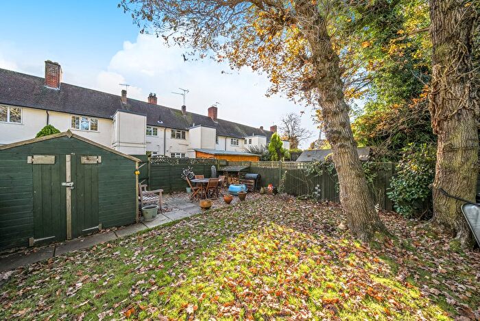 2 Bedroom Flat For Sale In Birchwood Road, West Byfleet, KT14