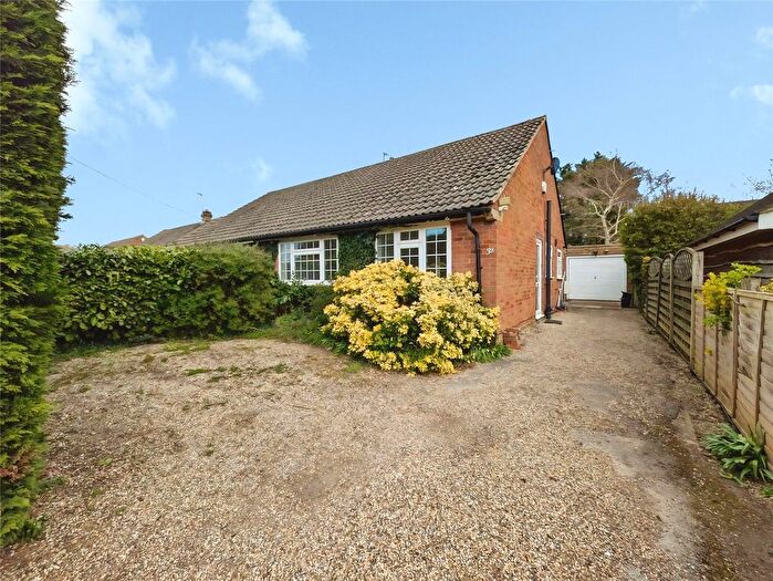 2 Bedroom Bungalow To Rent In Hilltop Road, Twyford, Reading, RG10