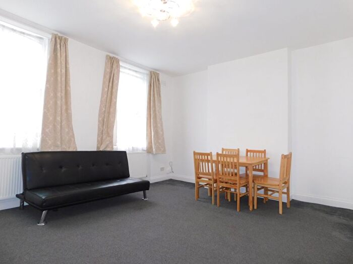 3 Bedroom Flat To Rent In Camden High Street, London, NW1