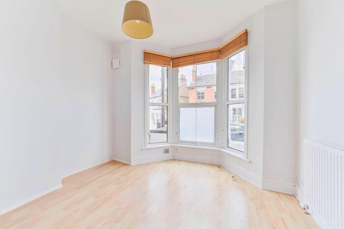 1 Bedroom Flat To Rent In High View Road, Crystal Palace, London, SE19