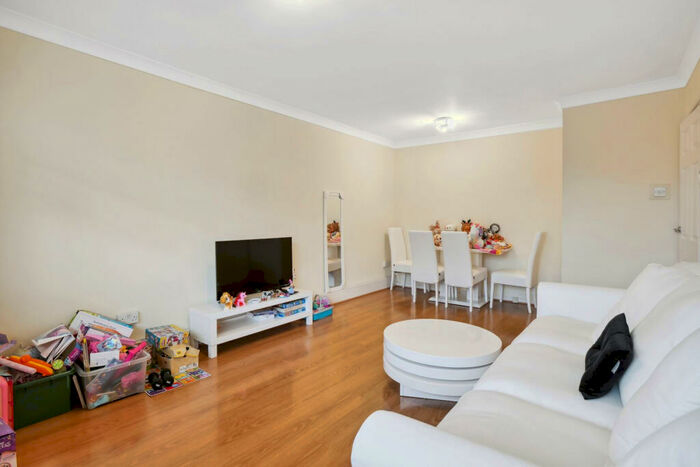 2 Bedroom Flat To Rent In Stanley Road, London, SM2