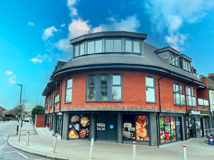 2 Bedroom Flat To Rent In Gubbins Lane, Harold Wood, Romford, RM3