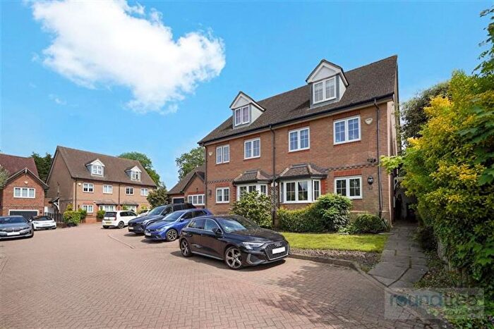 4 Bedroom Semi-Detached House For Sale In Hampton Close, Borehamwood, WD6