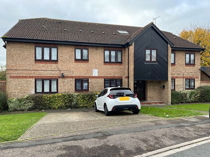 2 Bedroom Flat To Rent In Rodeheath, Luton, LU4