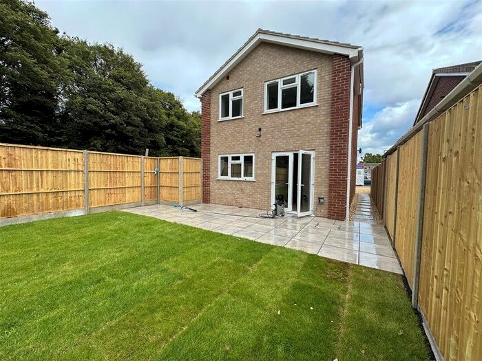 3 Bedroom Detached House To Rent In Avon Close, Farnborough, GU14