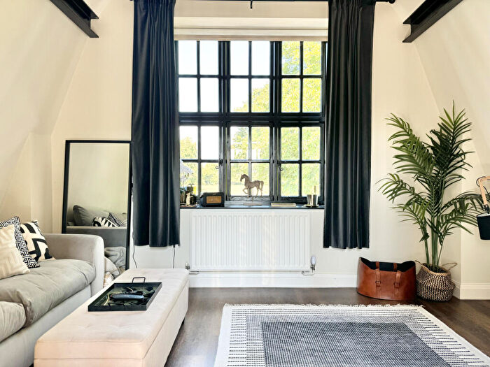 1 Bedroom Barn Conversion For Sale In The Courtyard, Liscombe Park, Soulbury, LU7