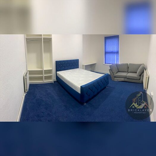 8 Bedroom Semi-Detached House To Rent In Aldridge Road, Perry Barr, Birmingham, B42