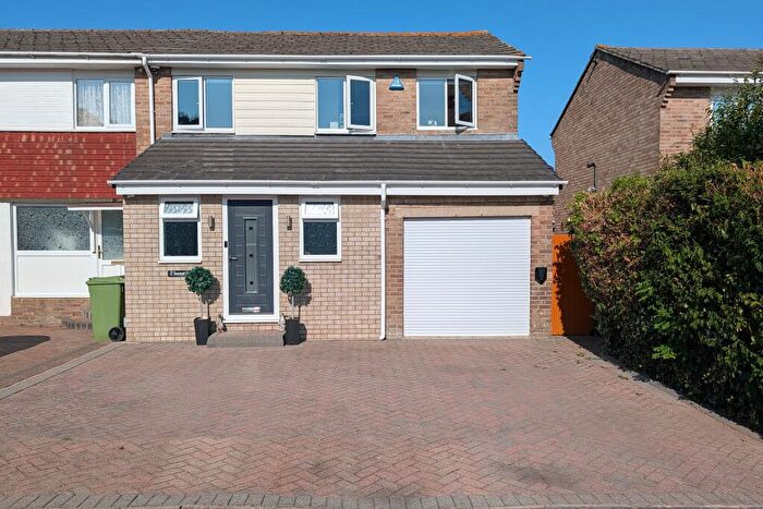 3 Bedroom Semi-Detached House For Sale In Beaumont Rise, Fareham, PO15
