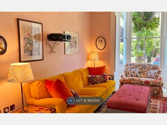 5 Bedroom Semi-Detached House To Rent In Navarino Road, Hackney, E8