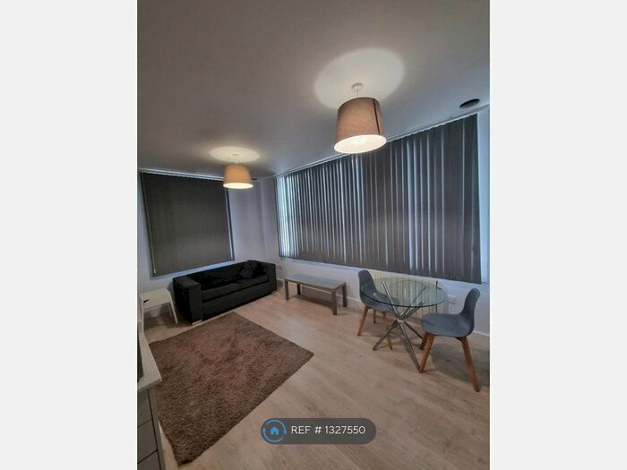 1 Bedroom Flat To Rent In Peninsula House, Harlington, Hayes UB3