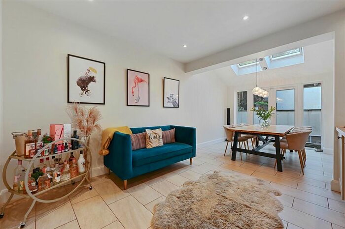 3 Bedroom Detached House For Sale In Outwood Lane, Chipstead, CR5