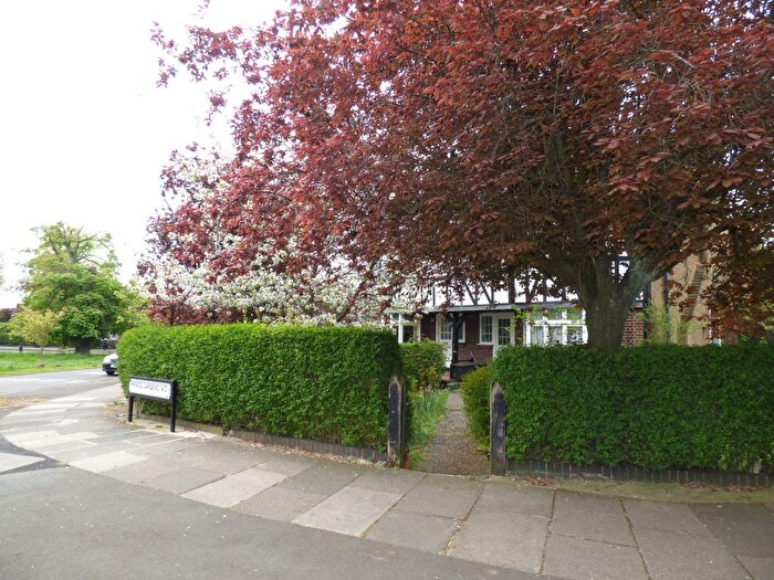 4 Bedroom Semi-Detached House To Rent In Princes Gardens, West Acton, London, W3