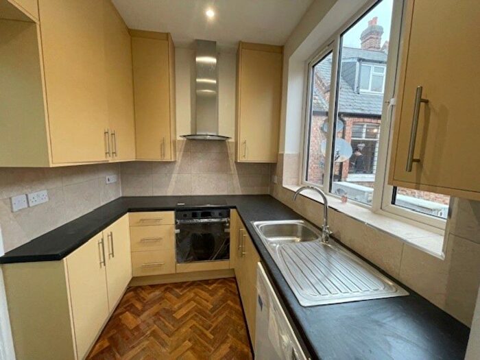 2 Bedroom Flat To Rent In Cricket Lane, Hampton Hill, Hampton, TW12