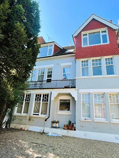 2 Bedroom Flat To Rent In Riggindale Road, London, SW16