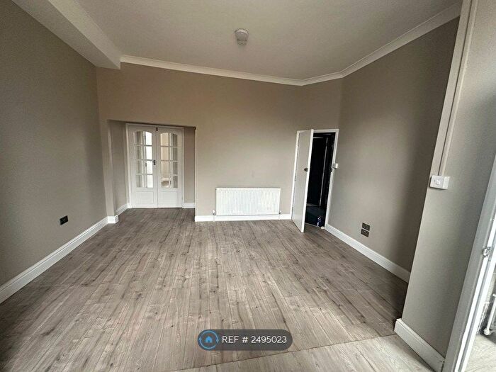 2 Bedroom Flat To Rent In Green Lane, Ilford, IG3