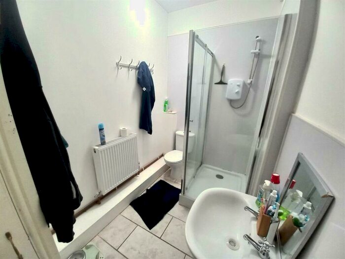 2 Bedroom Flat To Rent In Bed Apartment **&# Pppw Excluding Bills** Available For / Academic Year ** Mansfield Road, NG1