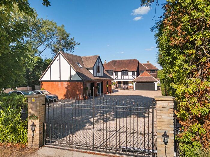 5 Bedroom Detached House For Sale In Bury Road, London, E4