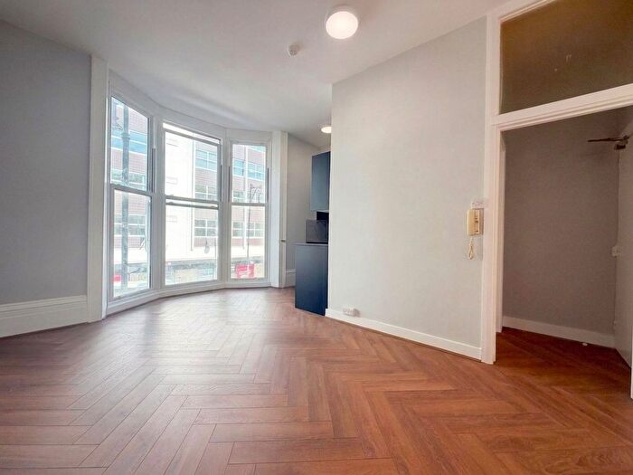 1 Bedroom Flat To Rent In Queens Road, Brighton, BN1