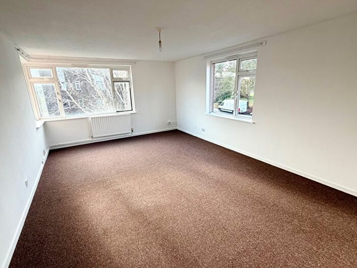 2 Bedroom Flat To Rent In Downton Court, Deercote, Telford, TF3