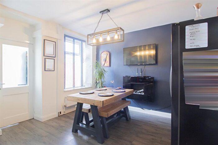 2 Bedroom End Of Terrace House For Sale In Commercial Road, Ynysddu, Newport, NP11