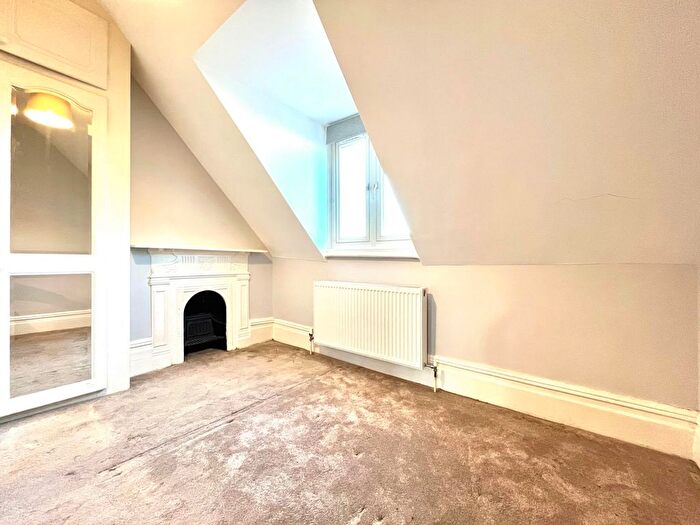 2 Bedroom Flat For Sale In High Road, Willesden, NW10