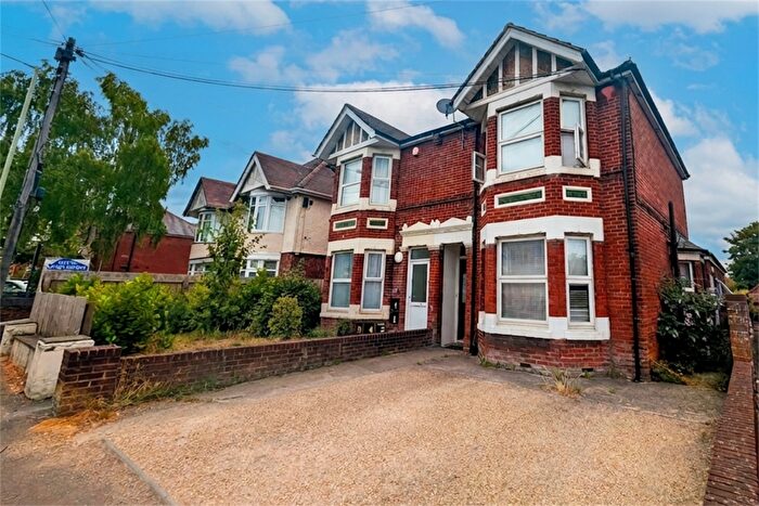 4 Bedroom Semi-Detached House For Sale In Eastleigh, SO50