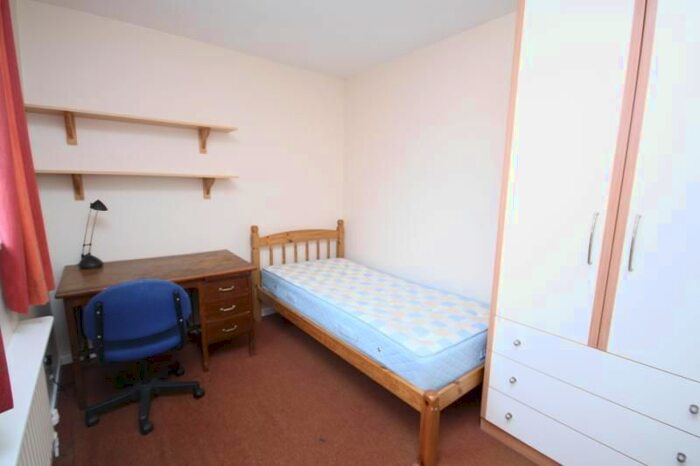 4 Bedroom Detached House To Rent In Franklin Court, Guildford, Surrey, GU2