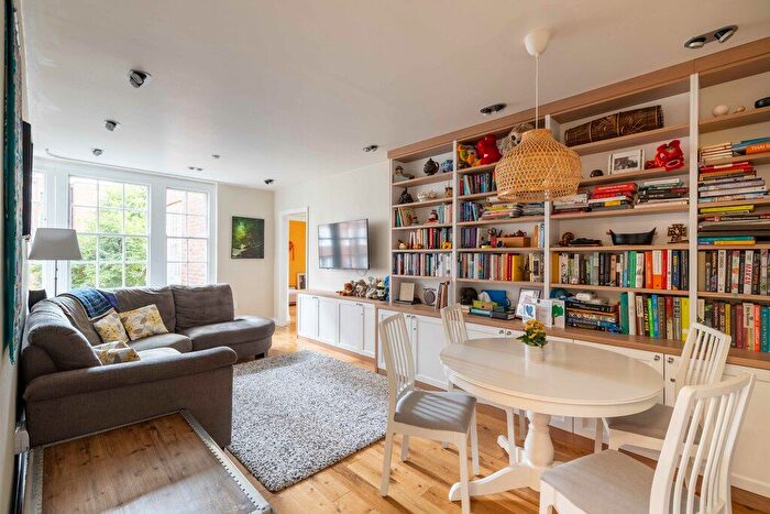2 Bedroom Flat To Rent In Kensington Park Road, Notting Hill, W11