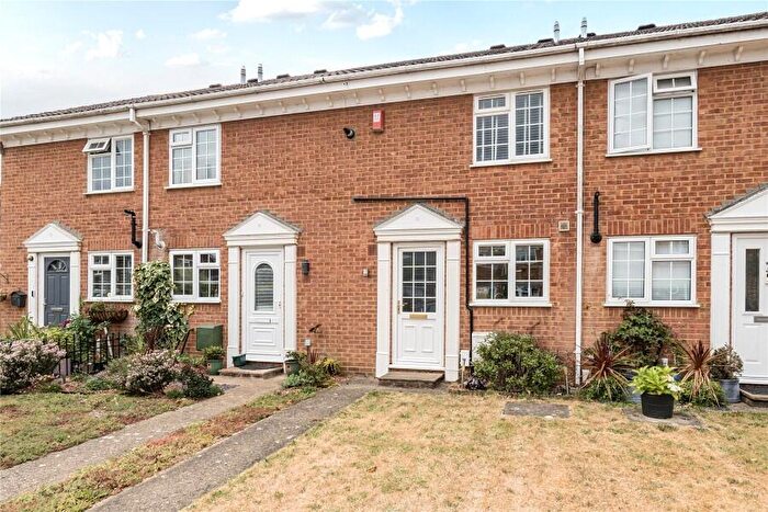 2 Bedroom Terraced House To Rent In Walton-on-Thames, Surrrey, KT12