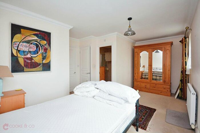 2 Bedroom Flat For Sale In Kingsgate Avenue, Broadstairs, CT10