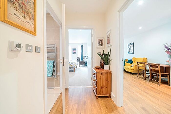 1 Bedroom Flat For Sale In Hatton Road, Wembley, HA0