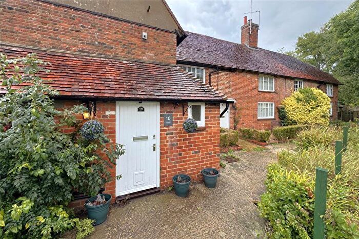 3 Bedroom End Of Terrace House For Sale In Hook Road, North Warnborough, Hook, Hampshire, RG29