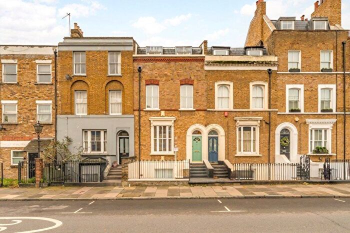 3 Bedroom Flat For Sale In Grove Road, Bow, London, E3