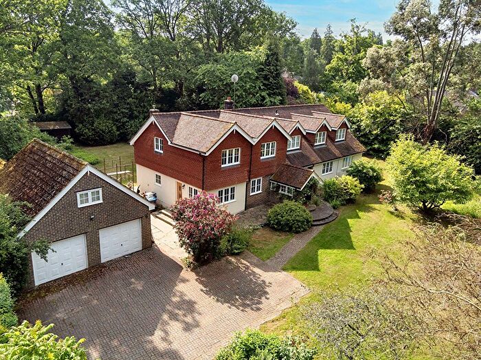 6 Bedroom Detached House For Sale In Lake View Road, Felbridge, RH19