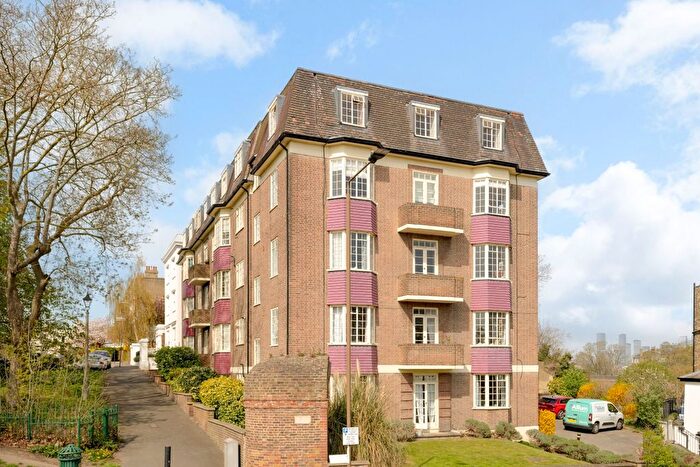 3 Bedroom Flat To Rent In Conduit House, Hyde Vale, SE10