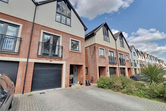 3 Bedroom Town House For Sale In Nautilus Drive, Portsmouth, PO6