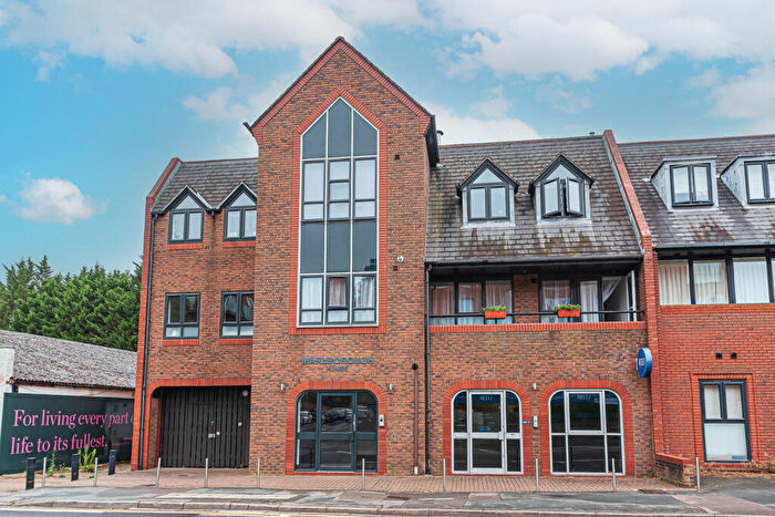 1 Bedroom Flat For Sale In Marlborough House, Park Street, Camberley, Surrey, GU15