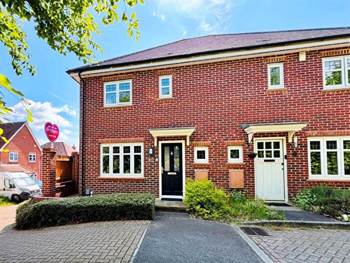 3 Bedroom Semi-Detached House For Sale In Chineham Close, Fleet, Hampshire, GU51
