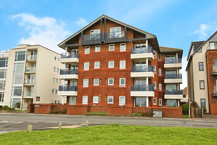 2 Bedroom Flat For Sale In Marine Parade East, Lee-On-The-Solent, PO13