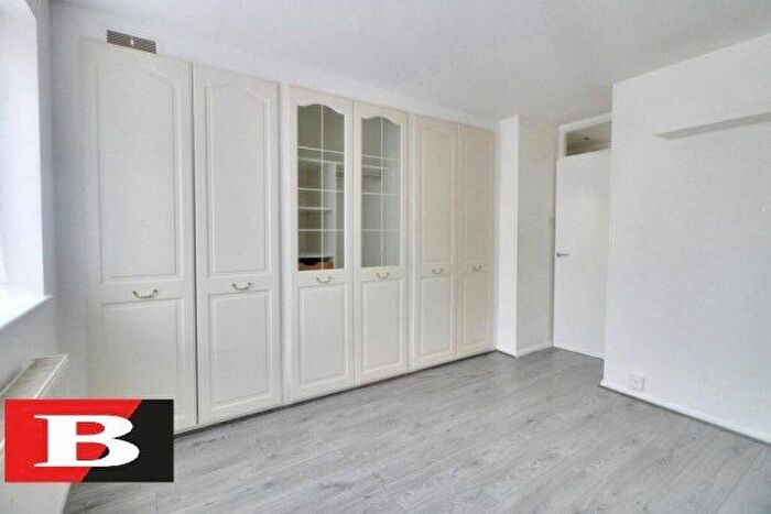 1 Bedroom Flat To Rent In Kintyre Close, London, SW16