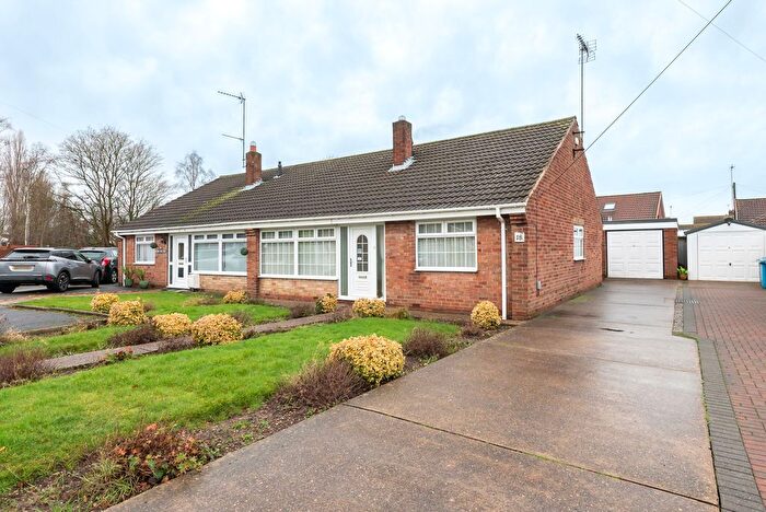 2 Bedroom Semi Detached Bungalow For Sale In Train Avenue, Hull, HU6