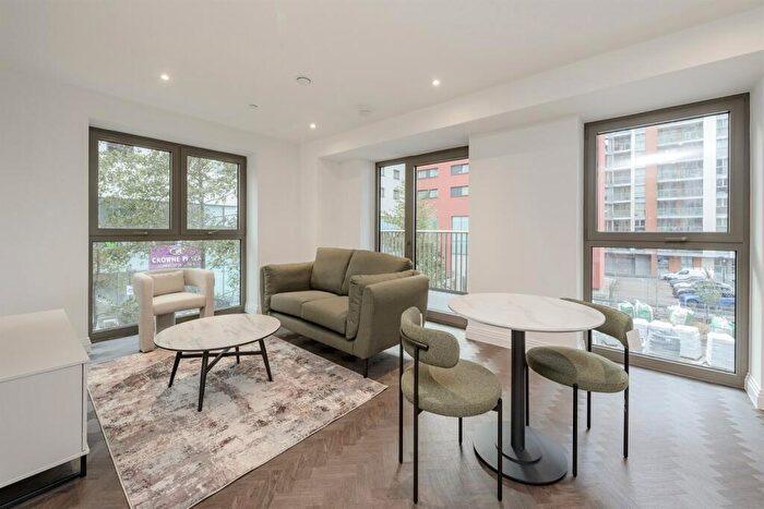 1 Bedroom Apartment To Rent In Halcyon House, Queens Cross, E16