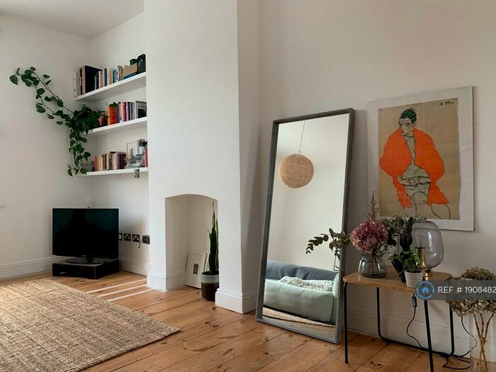 2 Bedroom Maisonette To Rent In Teesdale Street, London, E2